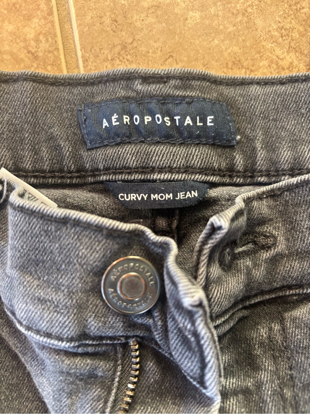 Aeropostale Women's curvy Mom Jean in charcoal - Picture 2 of 8